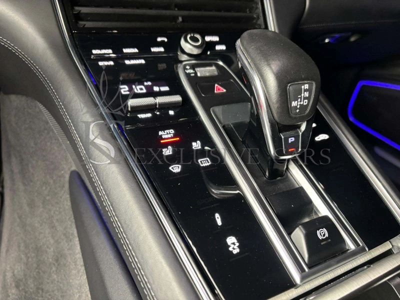 Porsche Panamera 4S* BOSE* PANORAMA* ВАКУУМ* ОБДУХВАНЕ* MATRIX* , снимка 10 - Автомобили и джипове - 51352752