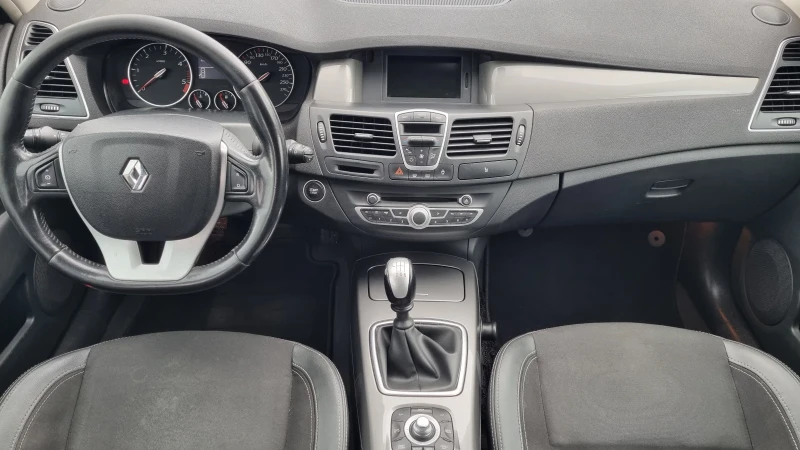 Renault Laguna, снимка 10 - Автомобили и джипове - 52537571