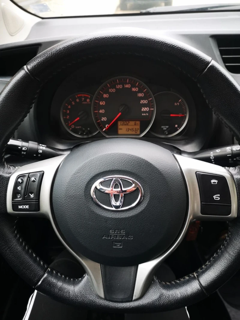 Toyota Yaris, снимка 6 - Автомобили и джипове - 52670016