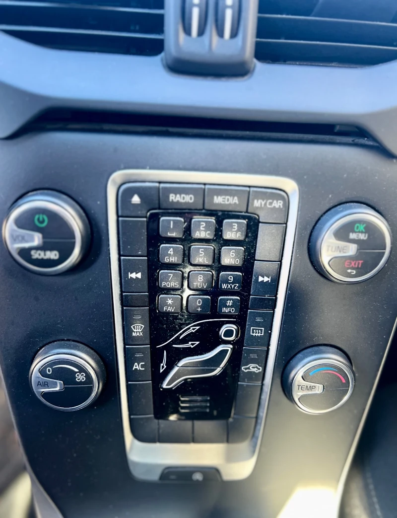 Volvo V40, снимка 4 - Автомобили и джипове - 52954367