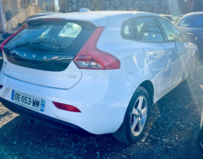 Volvo V40, снимка 2 - Автомобили и джипове - 52954367
