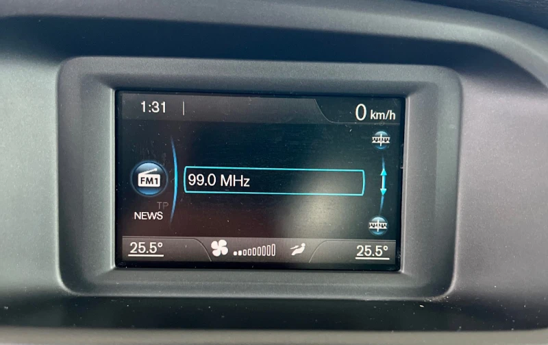 Volvo V40, снимка 6 - Автомобили и джипове - 52954367