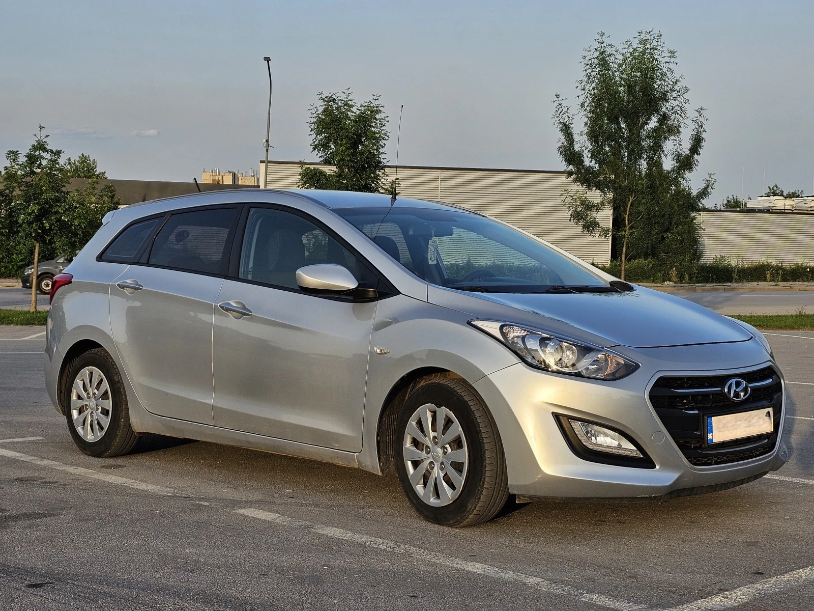 Hyundai I30 1.6 CRDI АВТОМАТ - изображение 2