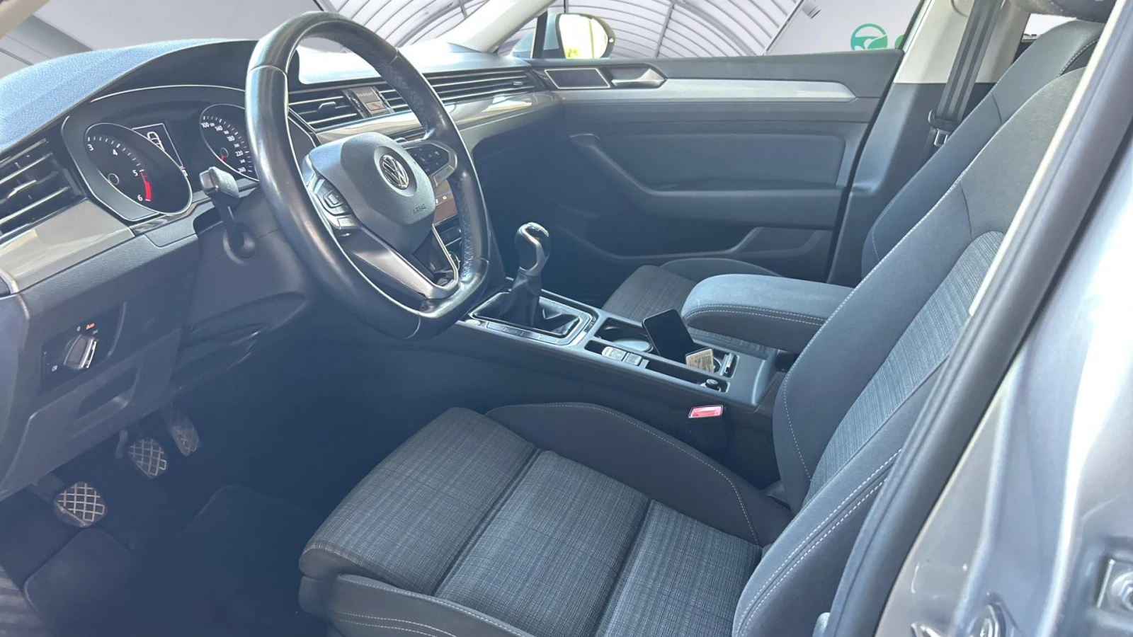 VW Passat  2. 0 TDi SCR Business, Месечна вноска от 450 лв. - изображение 9