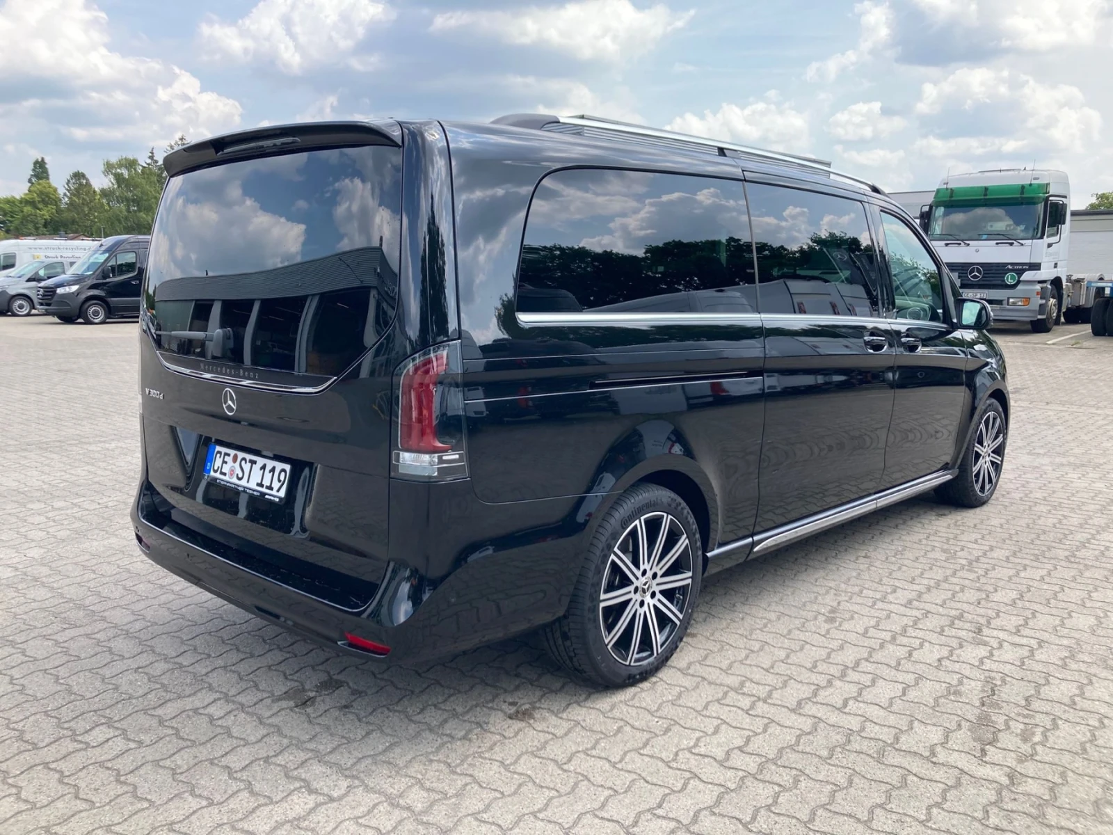 Mercedes-Benz V 300 ExtraLong Exclusive  2025!  | Mobile.bg   2