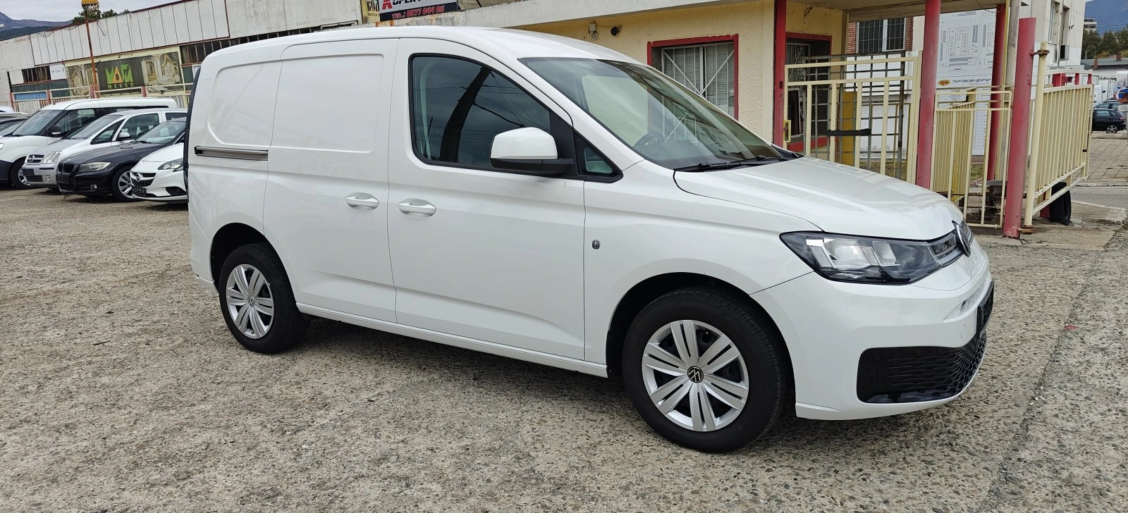 VW Caddy 2.0D-21г90хил - изображение 9