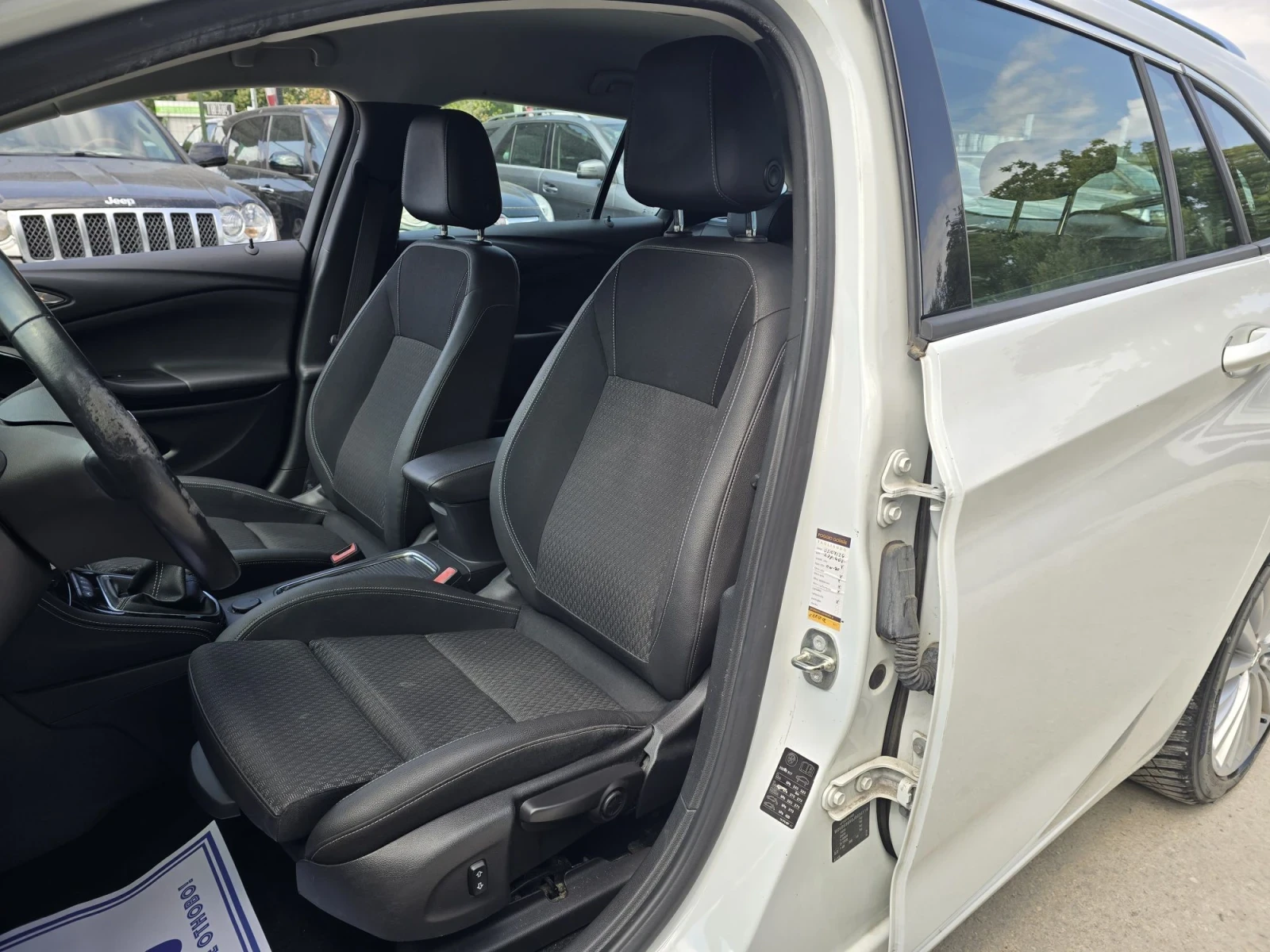 Opel Astra 1.6CDTI Head Up , снимка 10 - Автомобили и джипове - 52255493