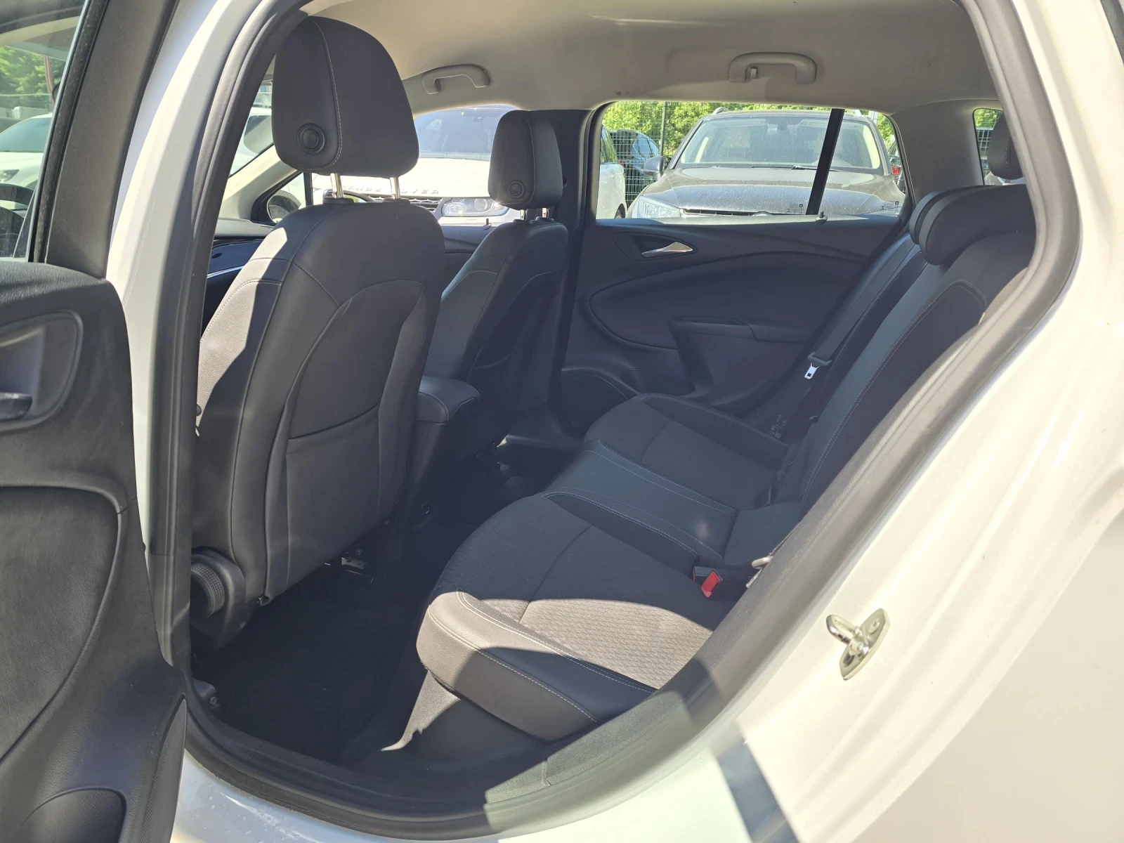 Opel Astra 1.6CDTI Head Up , снимка 12 - Автомобили и джипове - 52255493