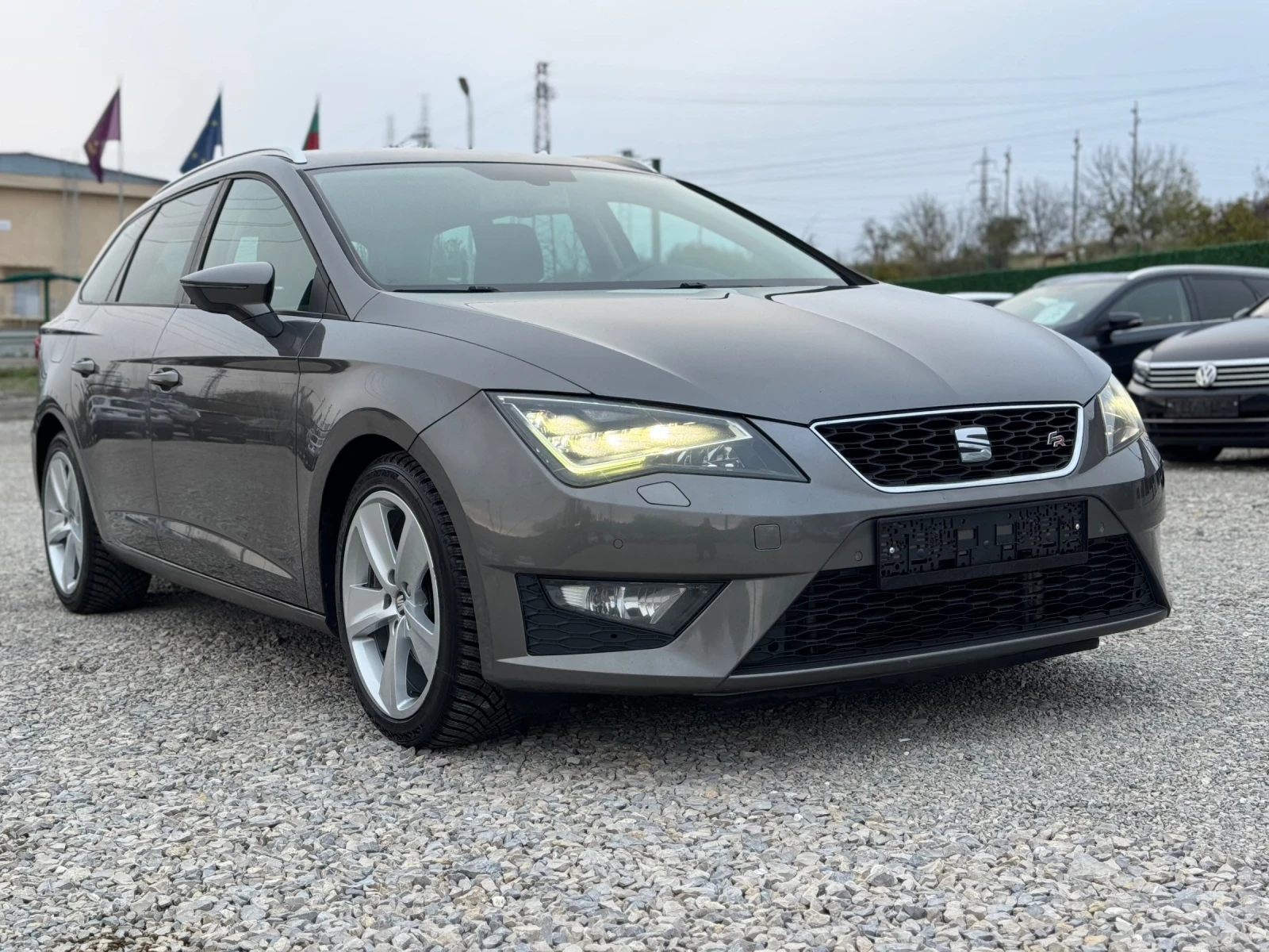 Seat Leon 2.0 TDI FR 150 кс Автоматик S tronic - изображение 2