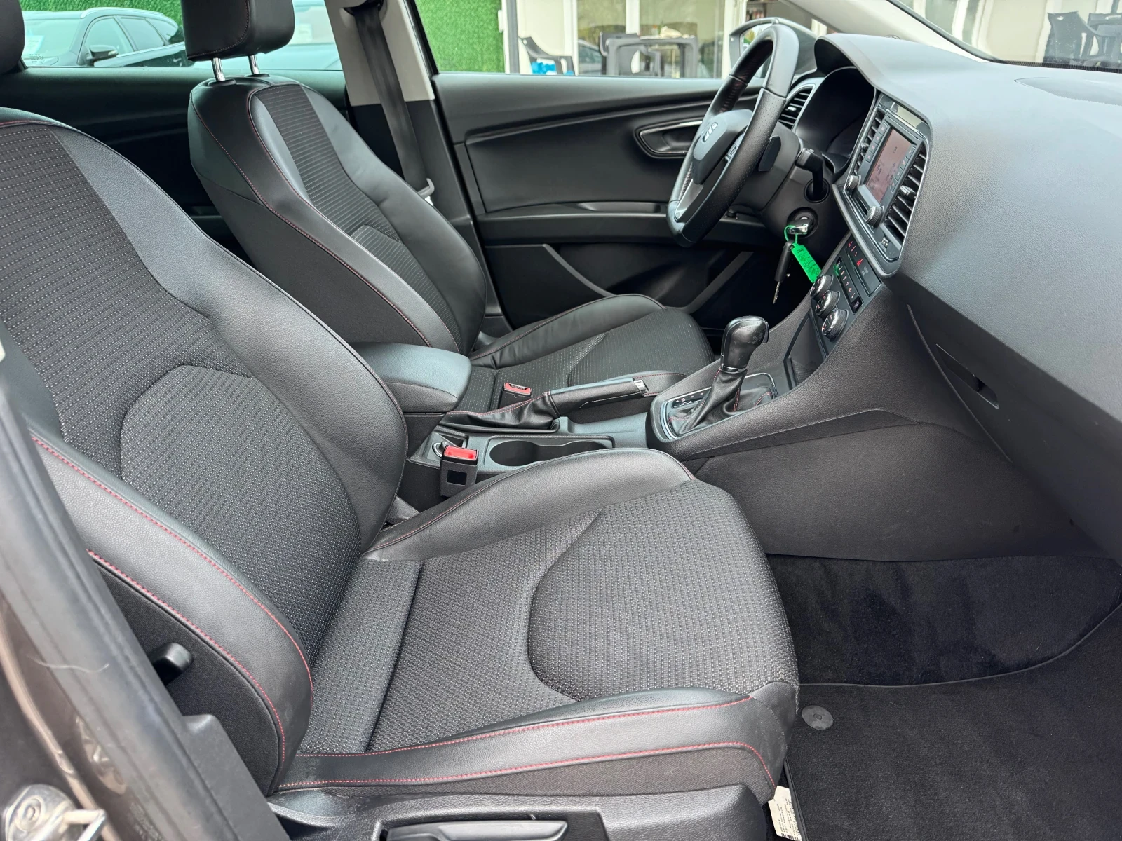 Seat Leon 2.0 TDI FR 150 кс Автоматик S tronic - изображение 10