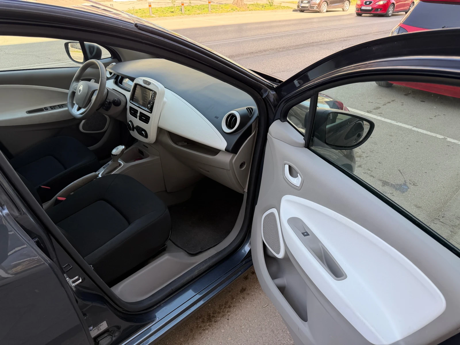 Renault Zoe 41KW , Нов Внос Германия-33500Км! , снимка 10 - Автомобили и джипове - 53836713