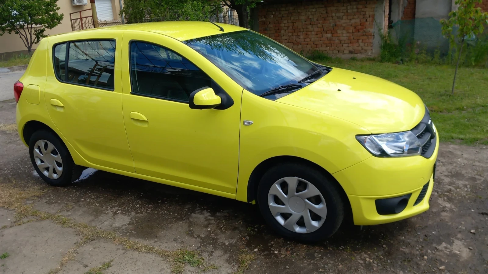 Dacia Sandero, снимка 2 - Автомобили и джипове - 54301567