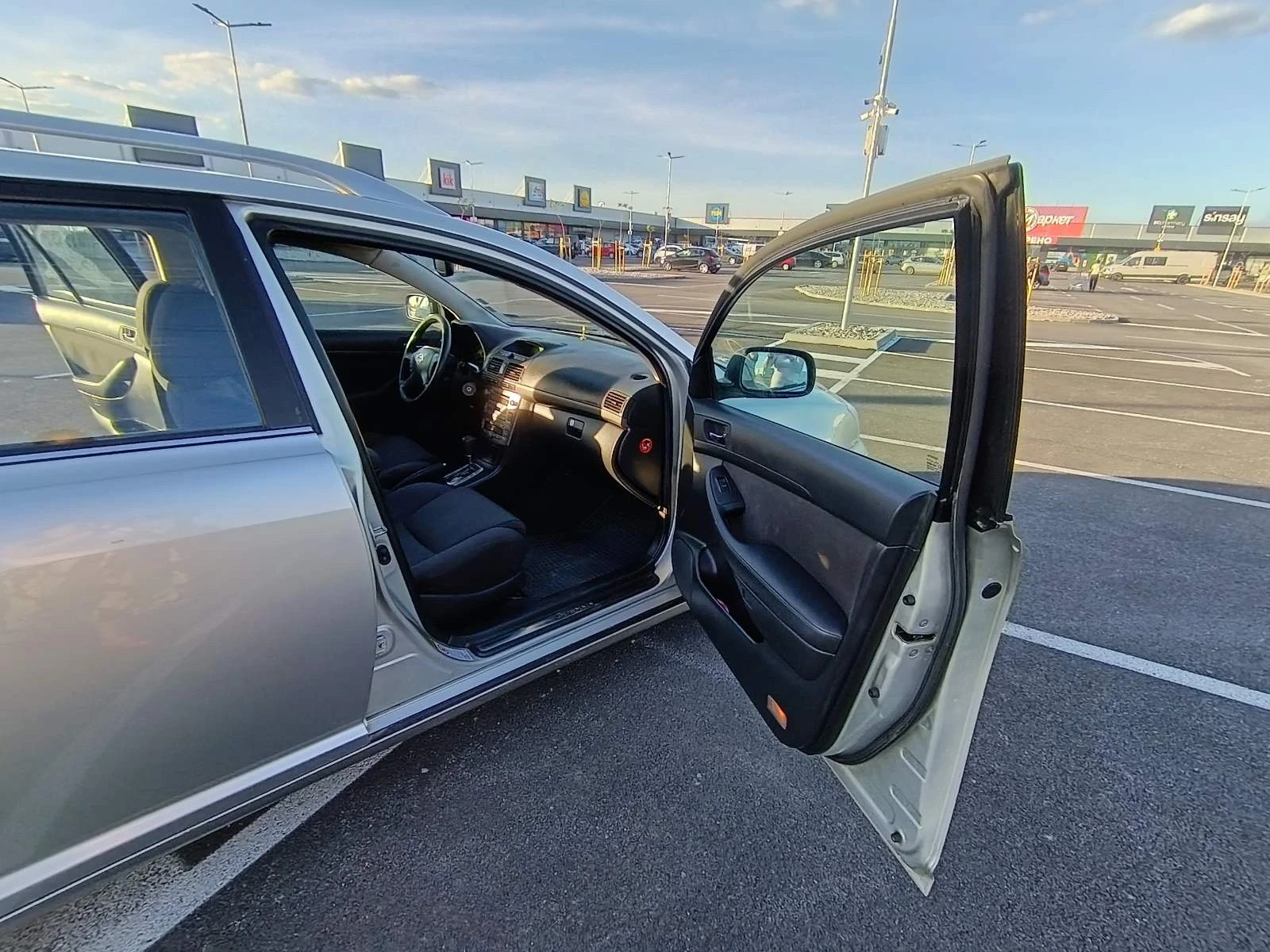 Toyota Avensis ГАЗ, снимка 7 - Автомобили и джипове - 54716977