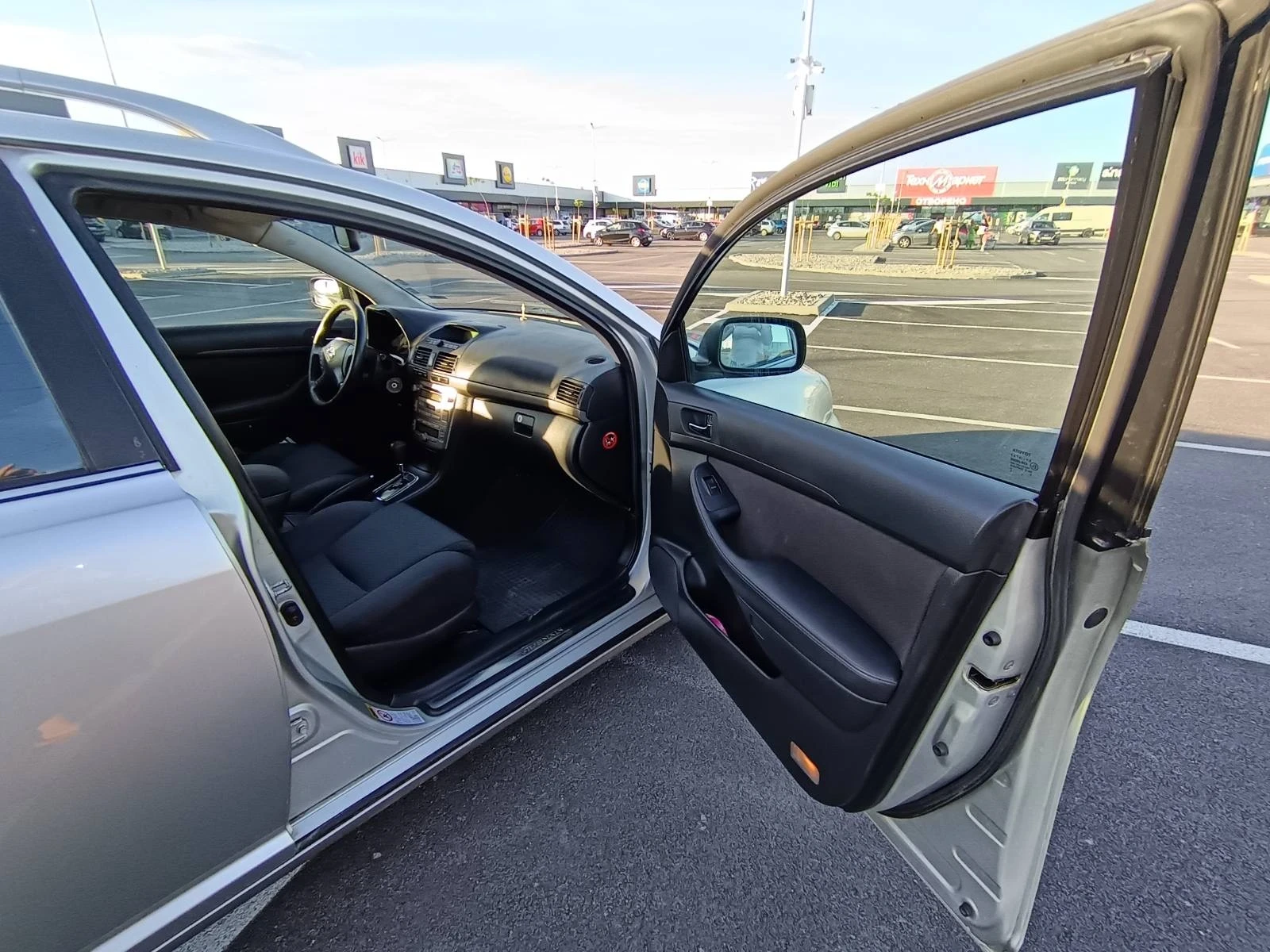 Toyota Avensis ГАЗ, снимка 12 - Автомобили и джипове - 54716977