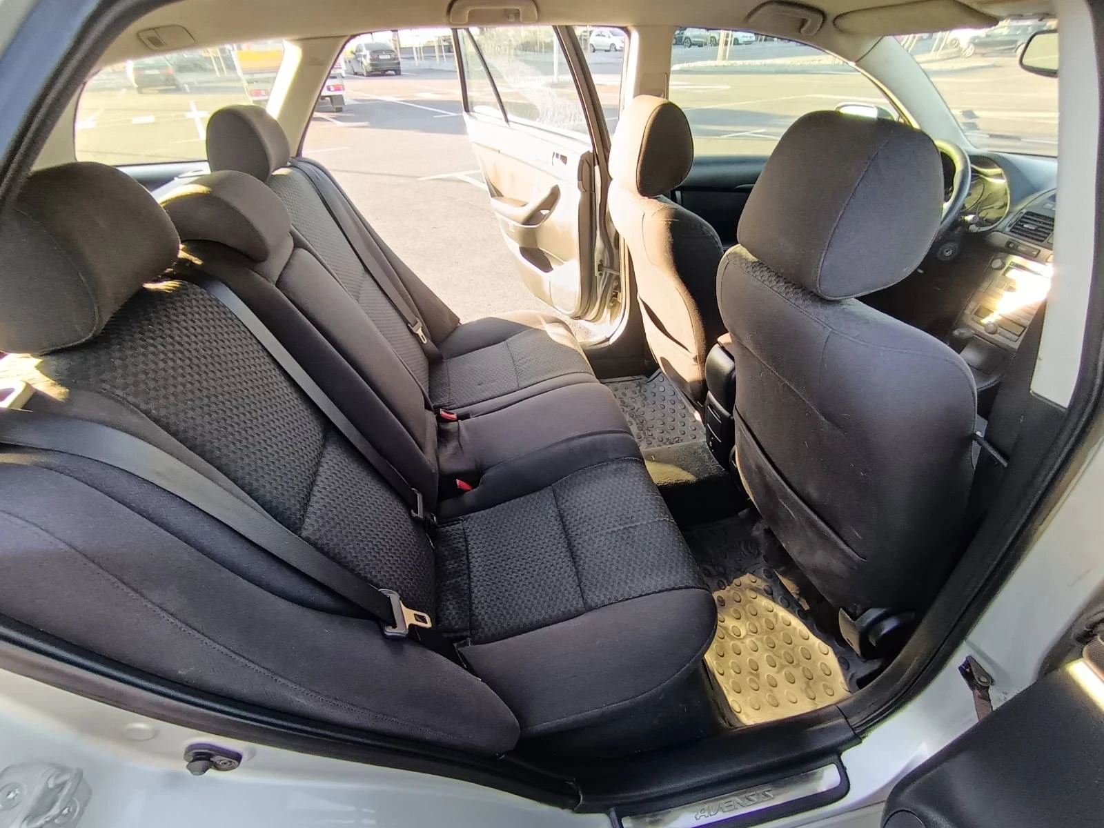 Toyota Avensis ГАЗ, снимка 11 - Автомобили и джипове - 54716977