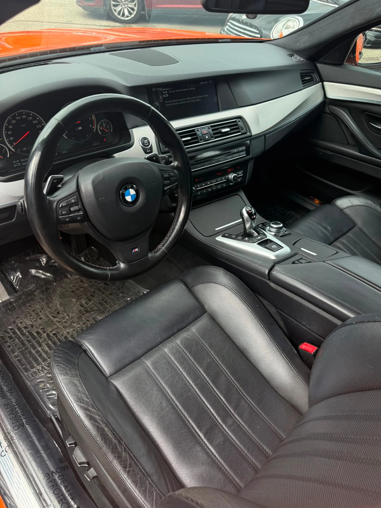 BMW M5 * ВСИЧКИ АСИСТЕНЦИИ* HEAD UP* ОБДУХВАНЕ* , снимка 8 - Автомобили и джипове - 56108222