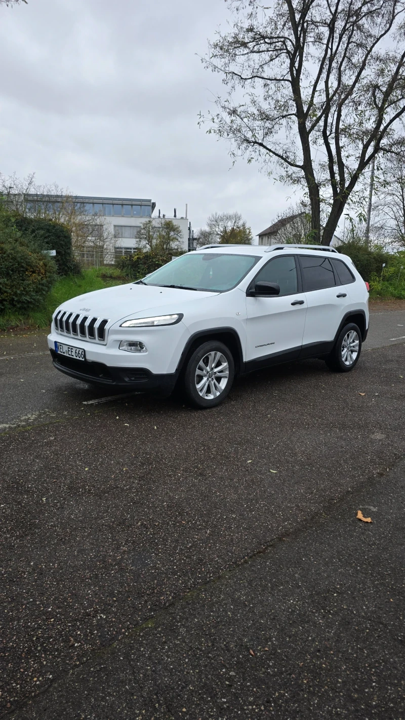 Jeep Cherokee 2.4 Sport, снимка 1 - Автомобили и джипове - 48031323