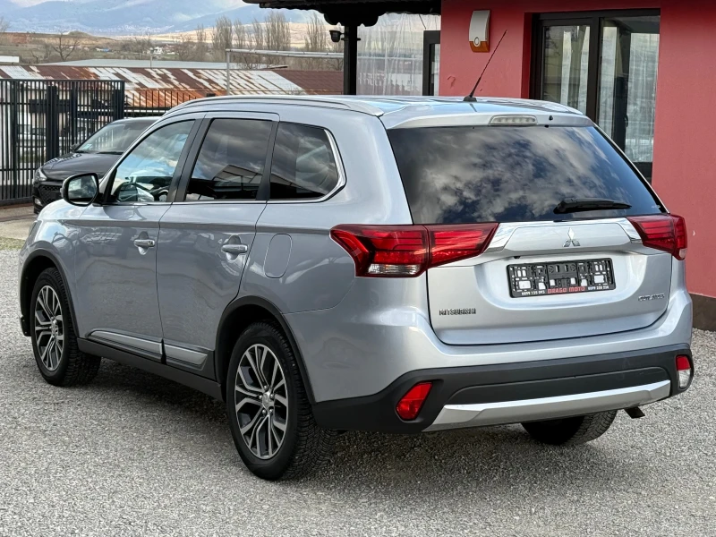 Mitsubishi Outlander 2.2DiD 4x4! 7-Местен! * Автоматик* LED! * Ксенон* , снимка 4 - Автомобили и джипове - 49511145