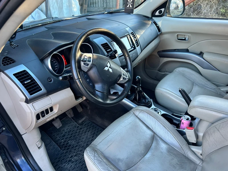 Mitsubishi Outlander, снимка 4 - Автомобили и джипове - 52357650