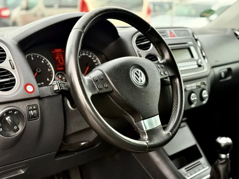 VW Tiguan 2.0 4x4 6-скорости, снимка 10 - Автомобили и джипове - 53258988