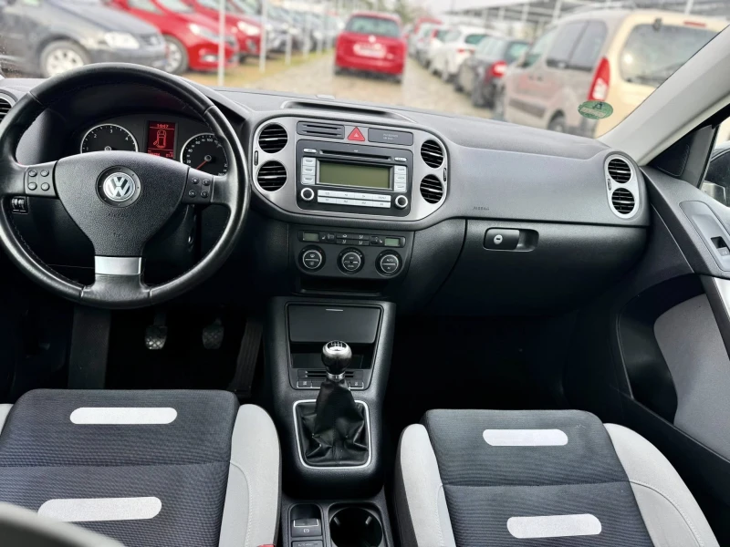 VW Tiguan 2.0 4x4 6-скорости, снимка 12 - Автомобили и джипове - 53258988