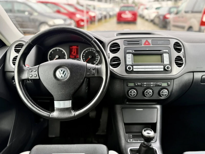 VW Tiguan 2.0 4x4 6-скорости, снимка 11 - Автомобили и джипове - 53258988