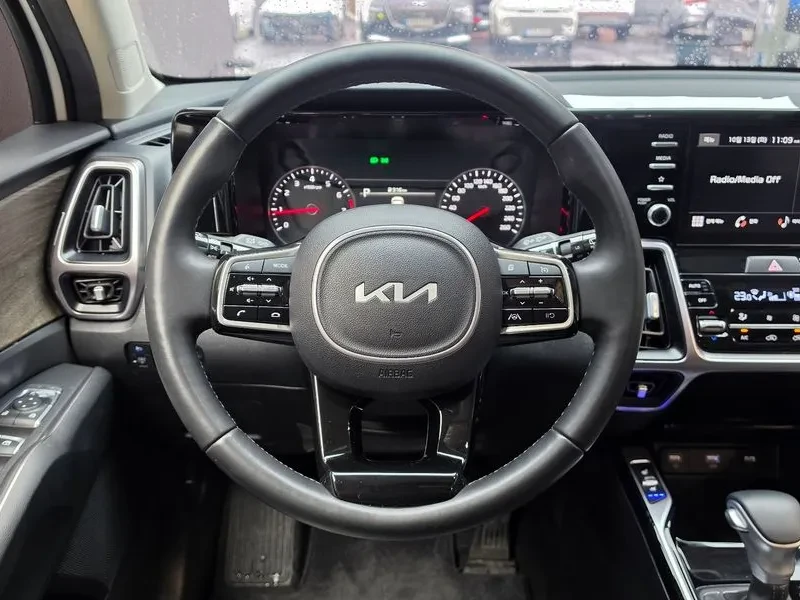 Kia Sorento 2.5T 2WD, снимка 13 - Автомобили и джипове - 56730400
