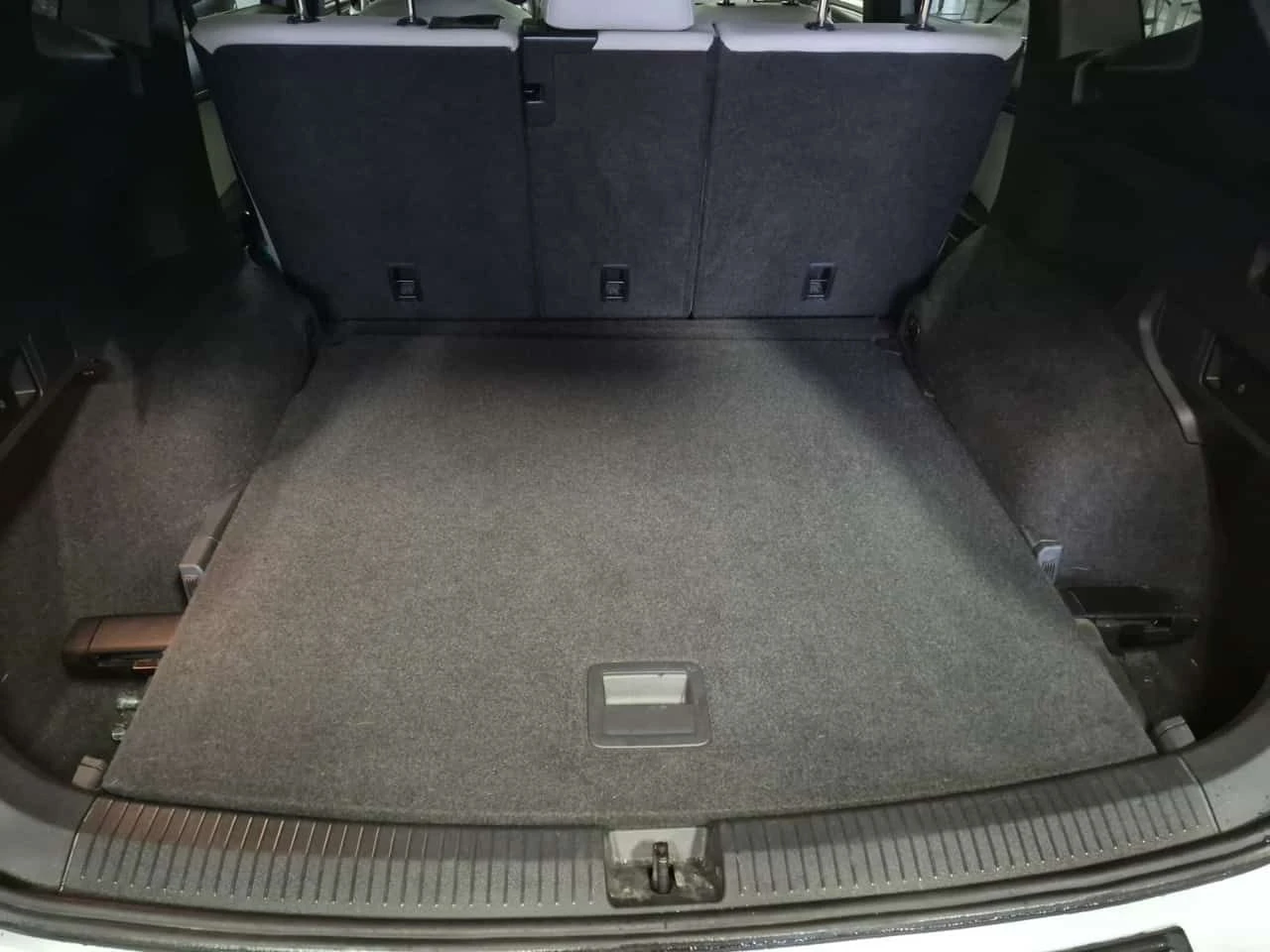 VW Tiguan HIGHLINE/CARFAX/2 КЛЮЧА/ПОДГЕВ/ПАНОРАМА/ПАМЕТ, снимка 13 - Автомобили и джипове - 54034279