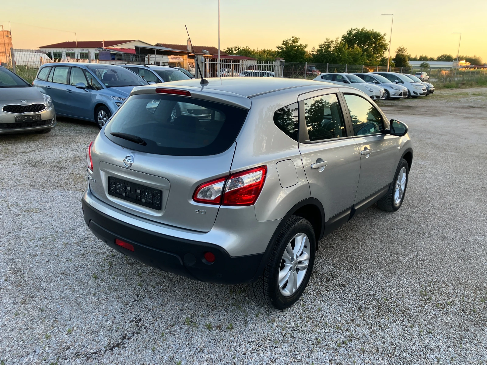 Nissan Qashqai 1.5 DCI, снимка 7 - Автомобили и джипове - 54721772