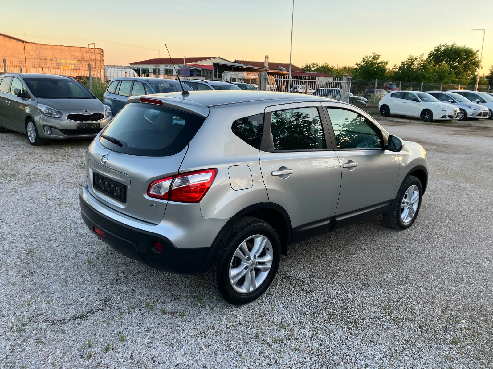 Nissan Qashqai 1.5 DCI, снимка 8 - Автомобили и джипове - 54721772