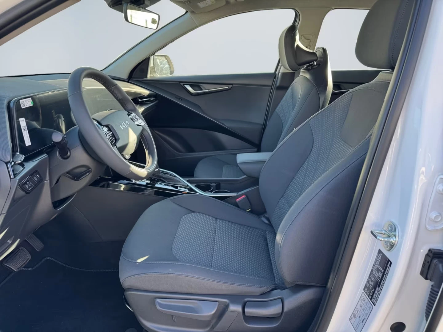 Kia Niro HEV/129HP/EDITION-7/CAM/DIGI/NAVI/KLESS/CPLAY/497q, снимка 6 - Автомобили и джипове - 55323560