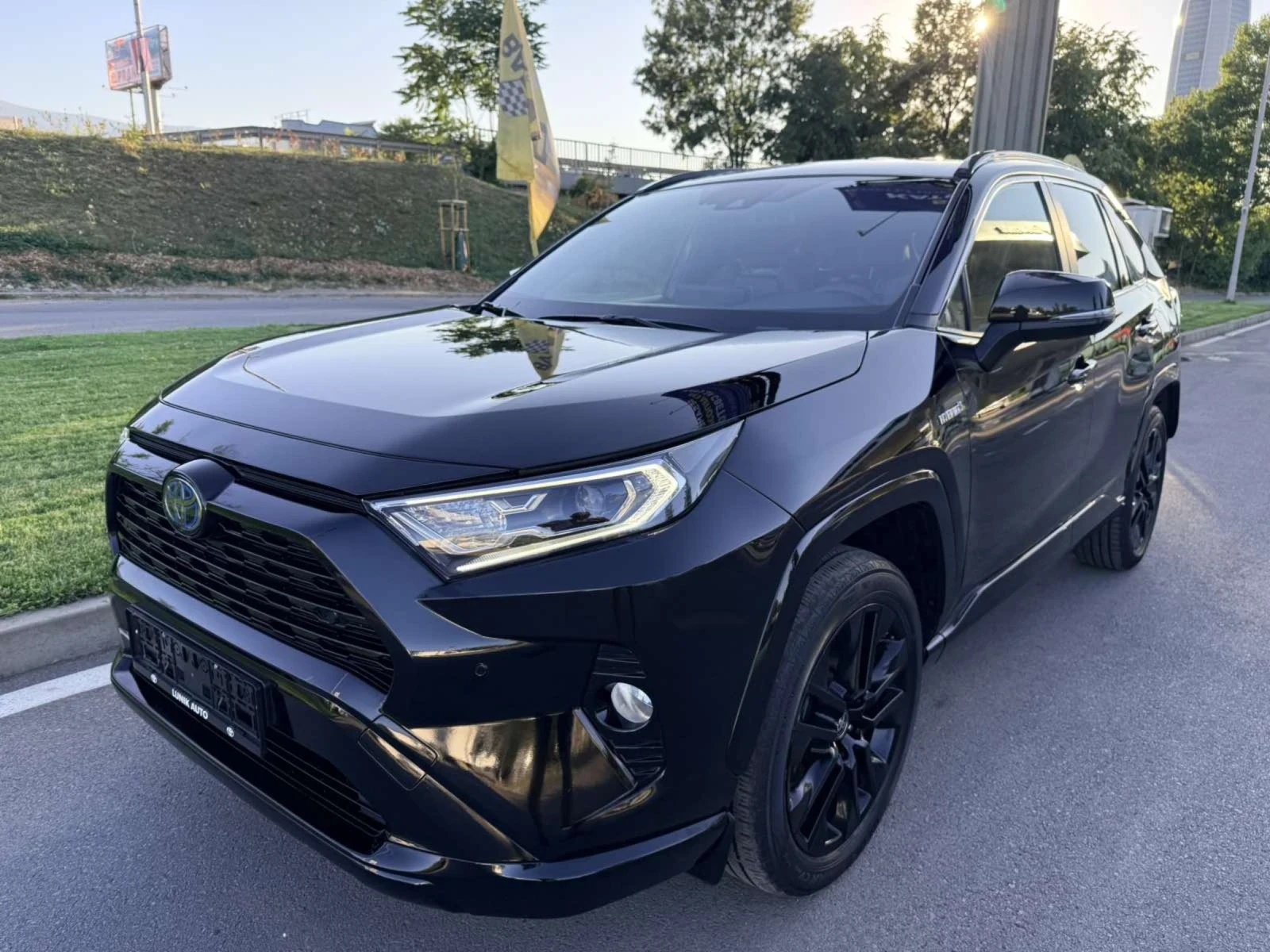 Toyota Rav4 4x4  HYBRID ГАРАНЦИЯ ТОП СЪСТОЯНИЕ