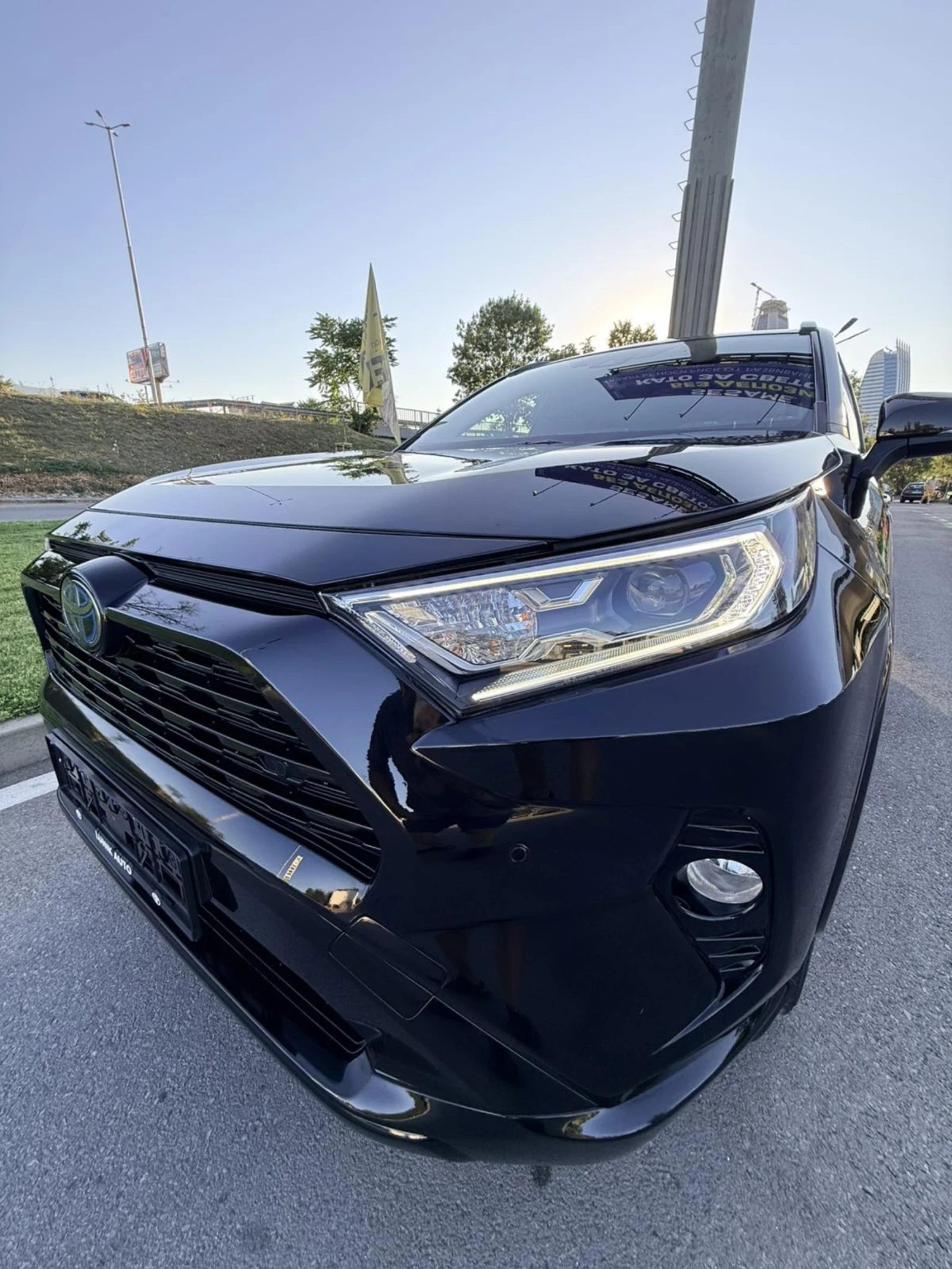 Toyota Rav4 4x4  HYBRID ГАРАНЦИЯ ТОП СЪСТОЯНИЕ, снимка 13 - Автомобили и джипове - 55468261