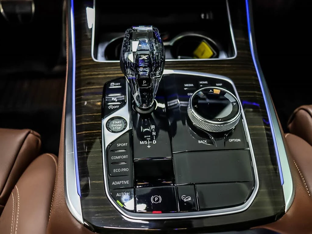 BMW X5 M-PK* SWAROVSKI* M-BRAKES* HUD* PANO* SHODOWLINE, снимка 11 - Автомобили и джипове - 55976345