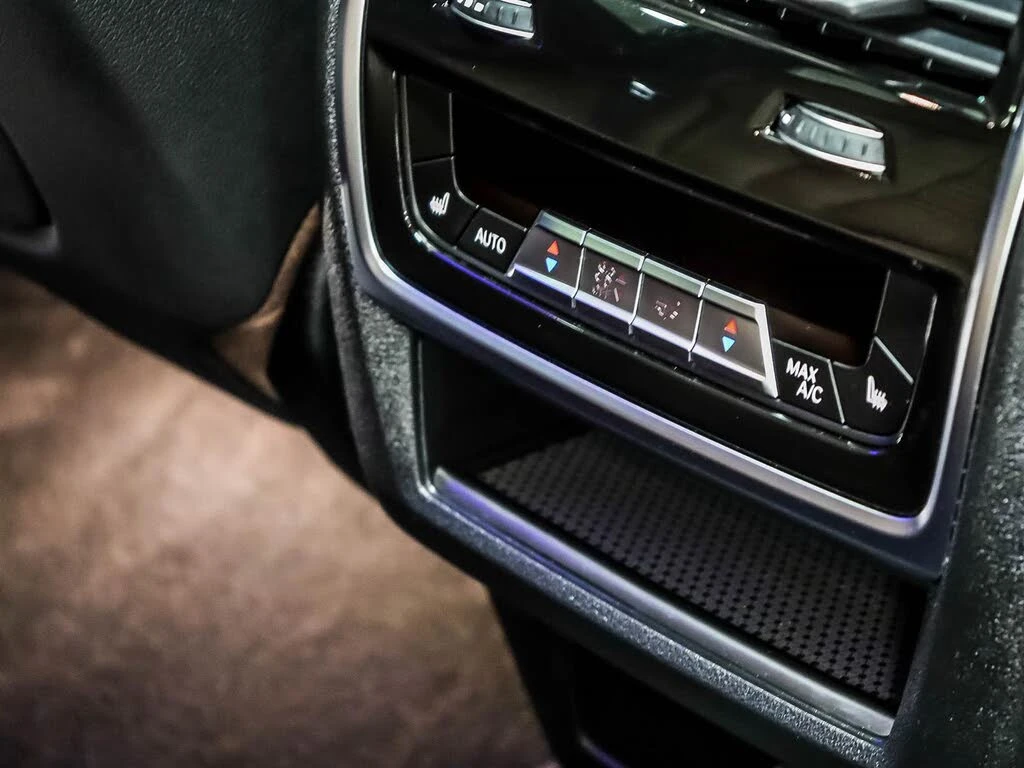 BMW X5 M-PK* SWAROVSKI* M-BRAKES* HUD* PANO* SHODOWLINE, снимка 16 - Автомобили и джипове - 55976345