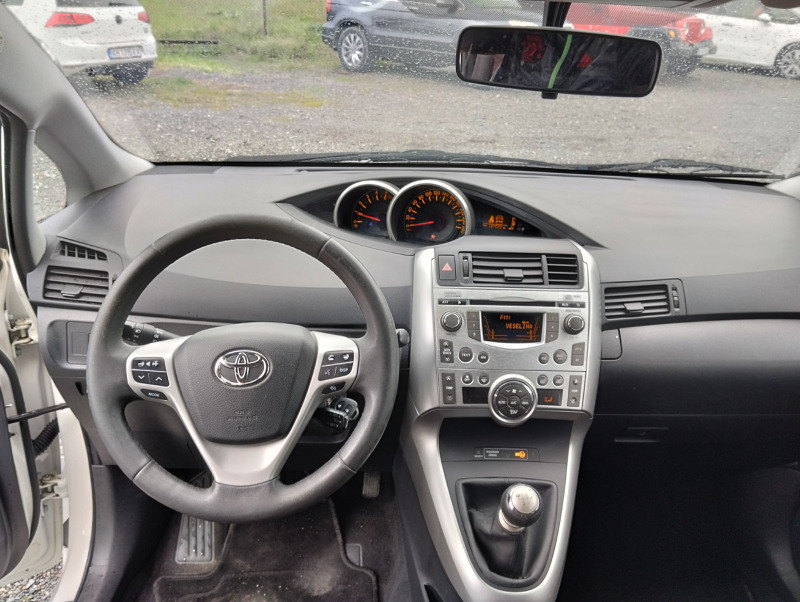 Toyota Corolla verso 2.0 D4D , снимка 9 - Автомобили и джипове - 42113990