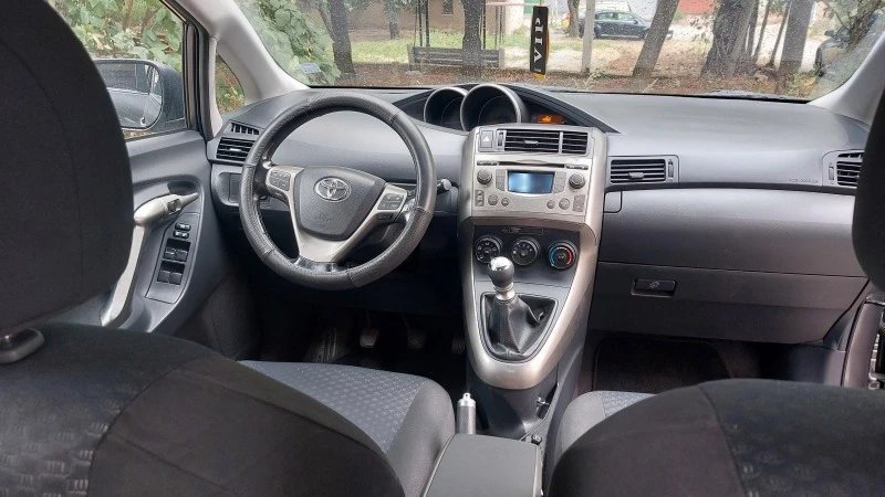 Toyota Verso 2.0 d4d 126, снимка 12 - Автомобили и джипове - 46722477