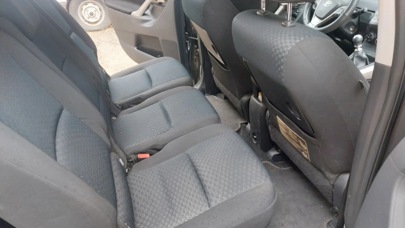 Toyota Verso 2.0 d4d 126, снимка 8 - Автомобили и джипове - 46722477