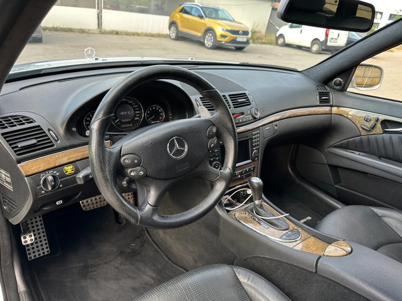 Mercedes-Benz E 63 AMG, снимка 11 - Автомобили и джипове - 47193285