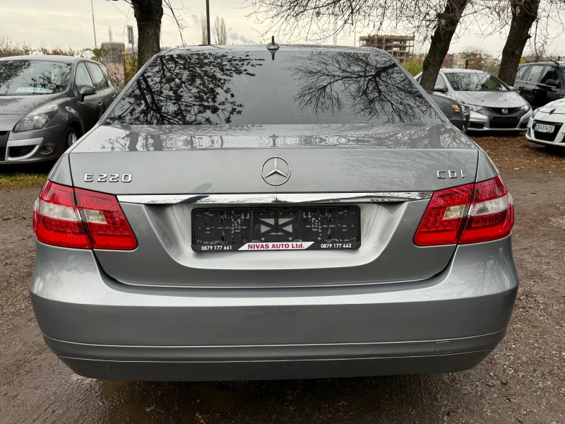 Mercedes-Benz E 220 Реален пробег!!! Нова!!, снимка 7 - Автомобили и джипове - 48027597