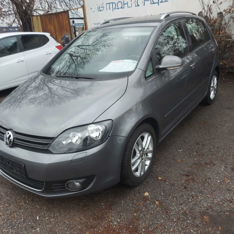 VW Golf 1.6 TDi, снимка 1 - Автомобили и джипове - 48317190