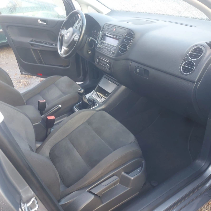 VW Golf 1.6 TDi, снимка 16 - Автомобили и джипове - 48317190