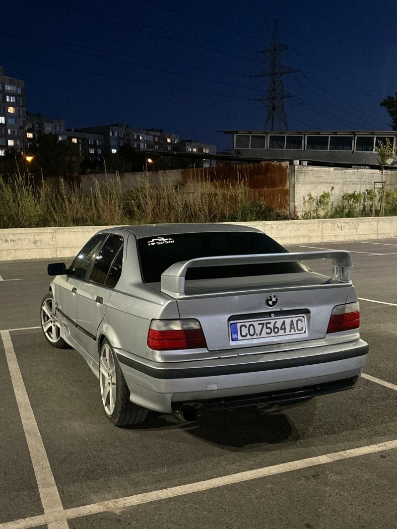 BMW 318, снимка 3 - Автомобили и джипове - 49068641