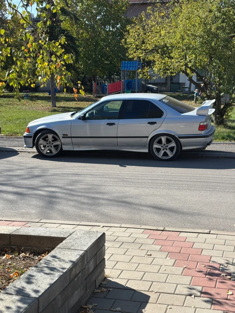 BMW 318, снимка 4 - Автомобили и джипове - 49068641