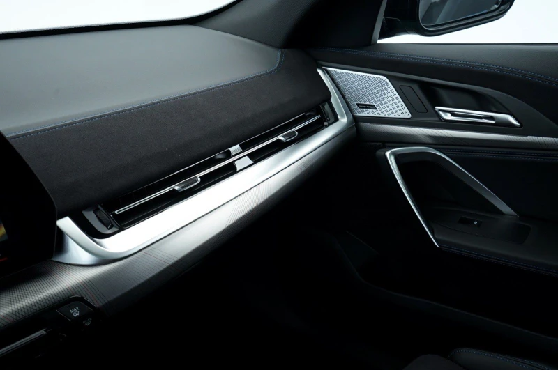 BMW iX2 xDRIVE 30 HEAD UP NAVI PANO 360 CAMERA, снимка 8 - Автомобили и джипове - 51508732