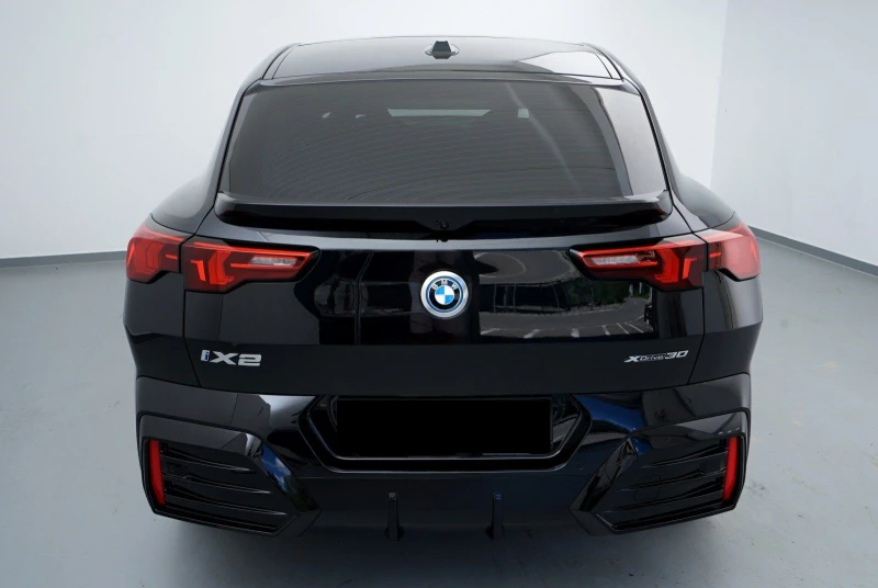 BMW iX2 xDRIVE 30 HEAD UP NAVI PANO 360 CAMERA, снимка 4 - Автомобили и джипове - 51508732