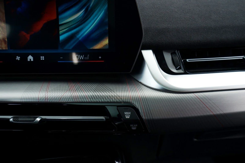 BMW iX2 xDRIVE 30 HEAD UP NAVI PANO 360 CAMERA, снимка 9 - Автомобили и джипове - 51508732