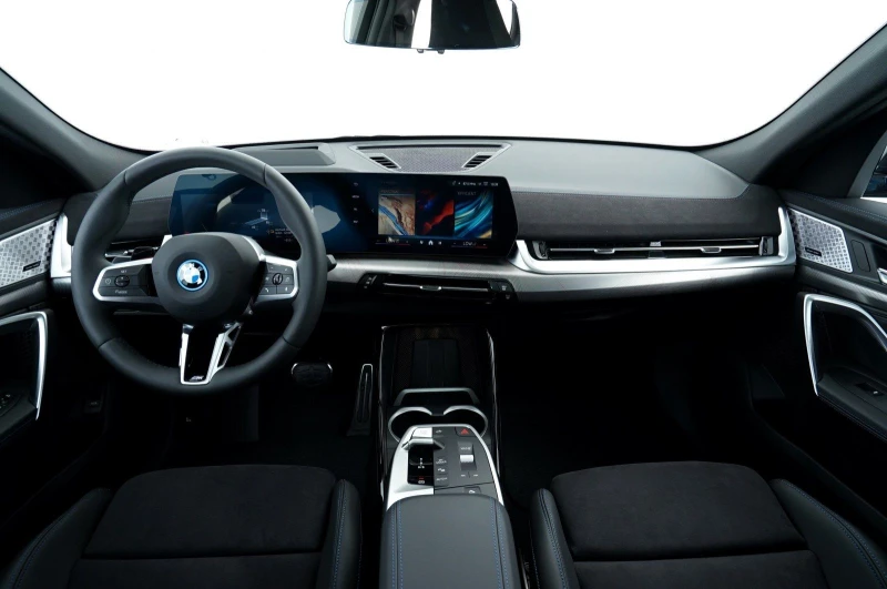 BMW iX2 xDRIVE 30 HEAD UP NAVI PANO 360 CAMERA, снимка 6 - Автомобили и джипове - 51508732