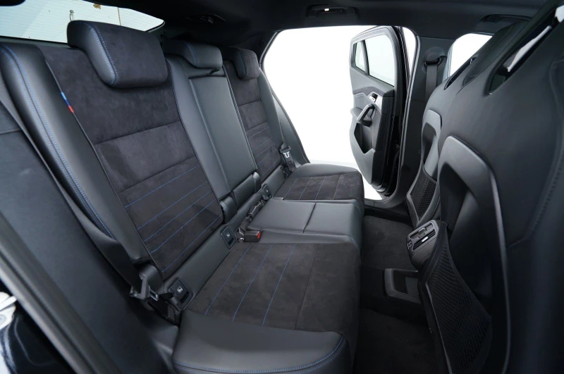 BMW iX2 xDRIVE 30 HEAD UP NAVI PANO 360 CAMERA, снимка 11 - Автомобили и джипове - 51508732