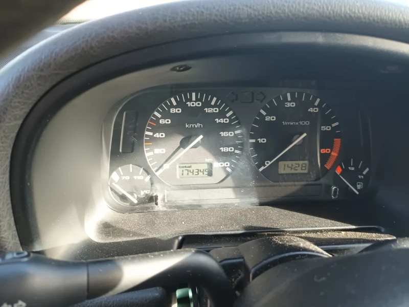 VW Polo 1.6, снимка 14 - Автомобили и джипове - 53538305